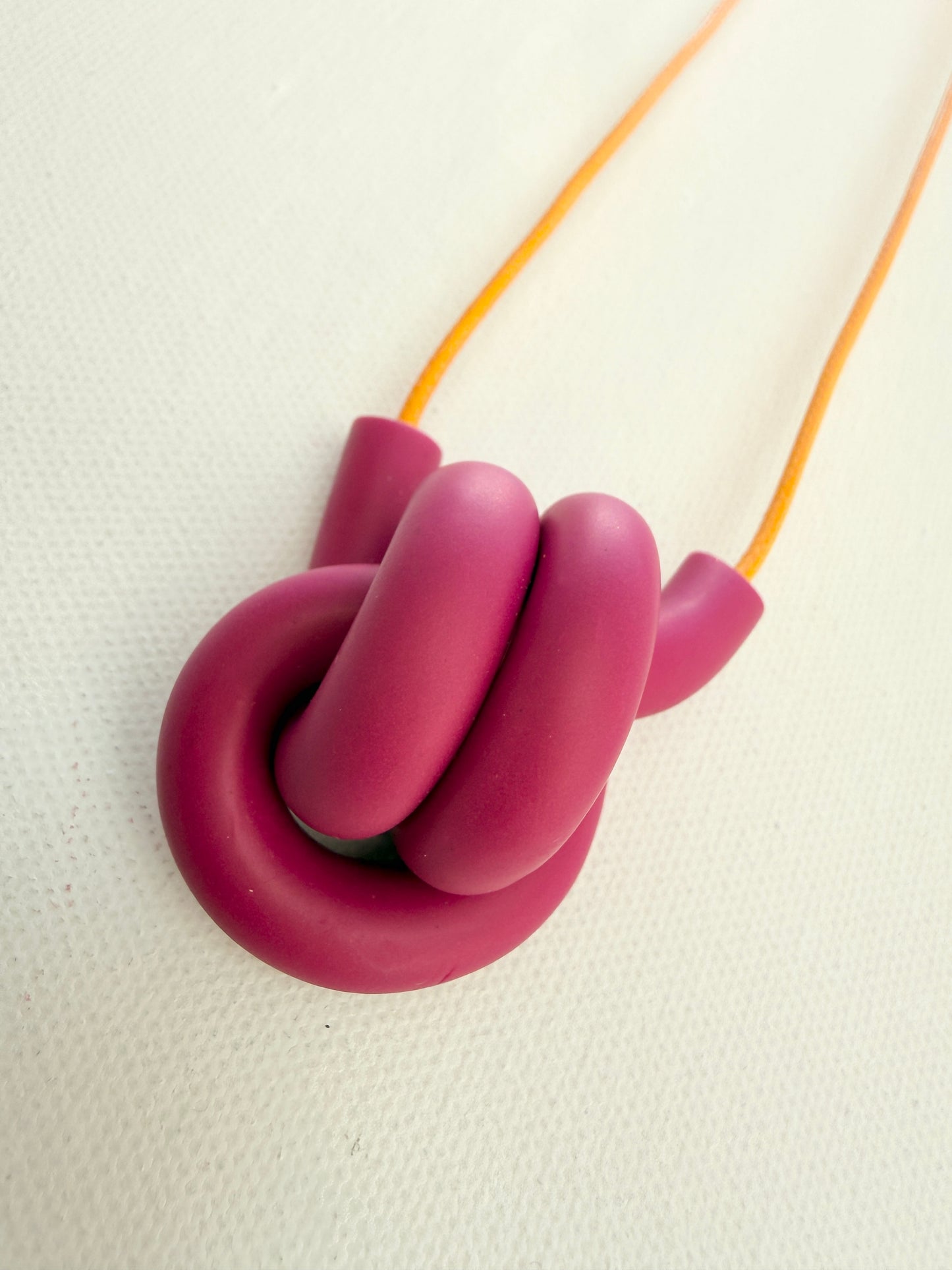 CELI MAGENTA PINK NECKLACE FY