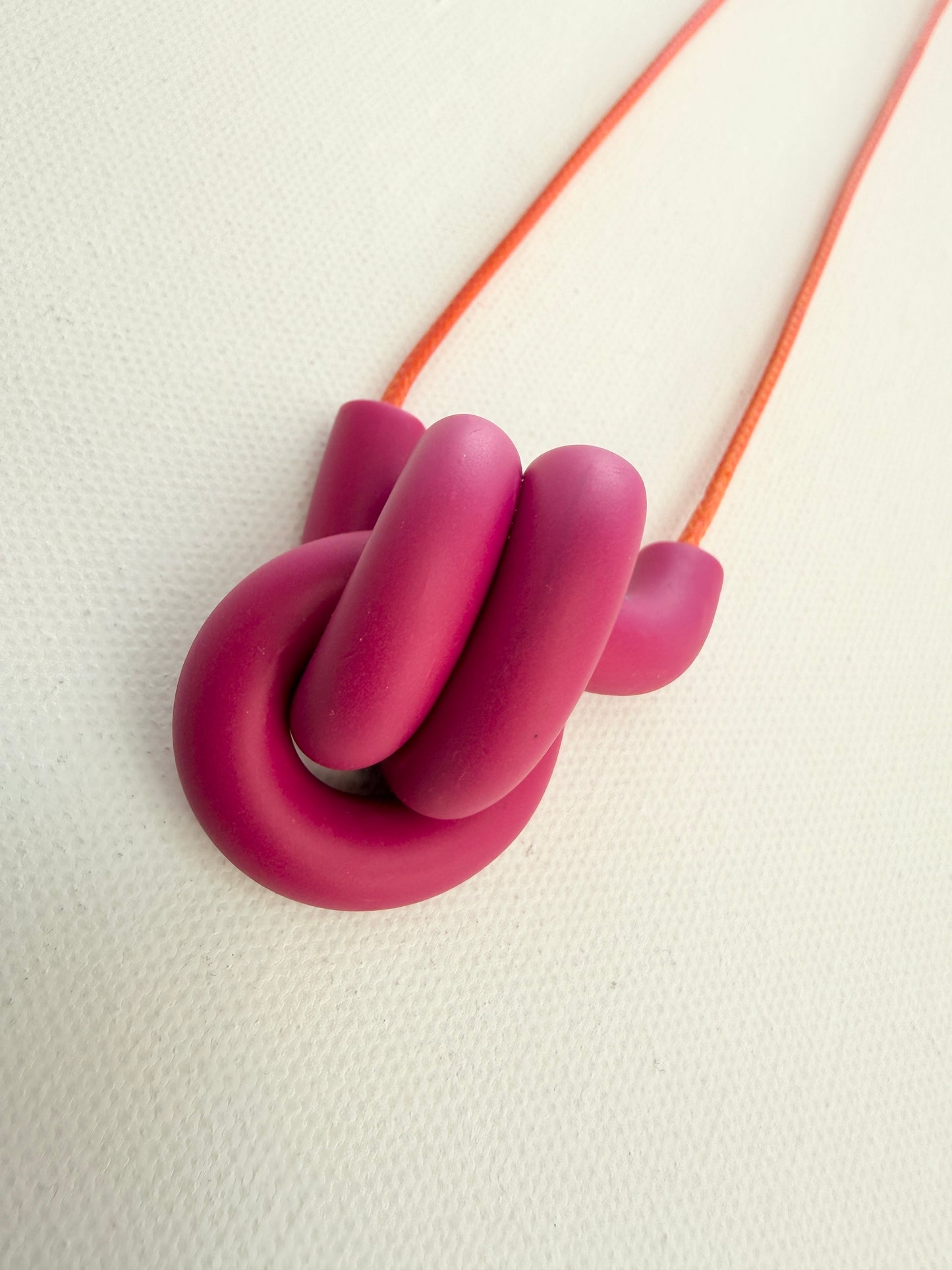 CELI MAGENTA PINK NECKLACE FV